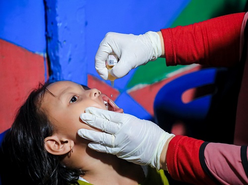 Kejar Target Capaian Polio, Puskesmas Bersama Kecamatan Medan Amplas Lakukan Sweeping Malam dan Posyandu Malam