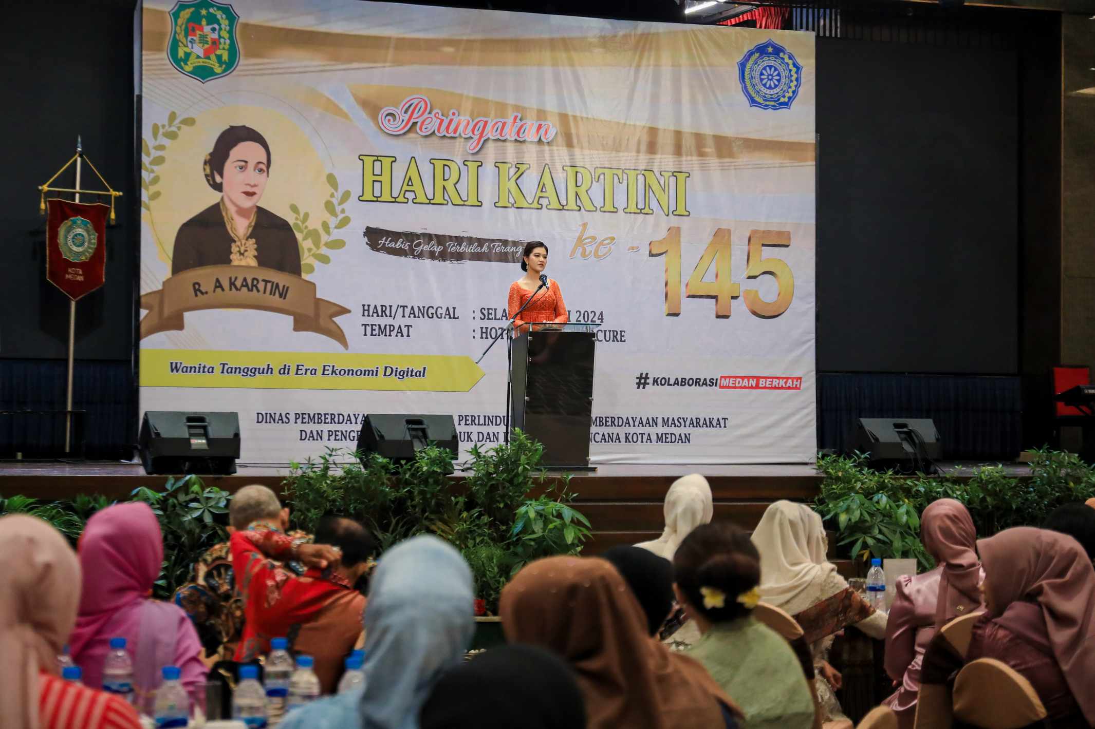 Fashion Show Kebaya Nasional Kader PKK Medan Warnai Peringatan Hari Kartini