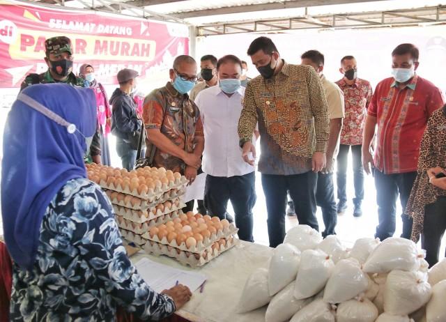 Wali Kota Medan Tinjau Pelaksanaan Pasar Murah dan Vaksinasi Massal Covid-19