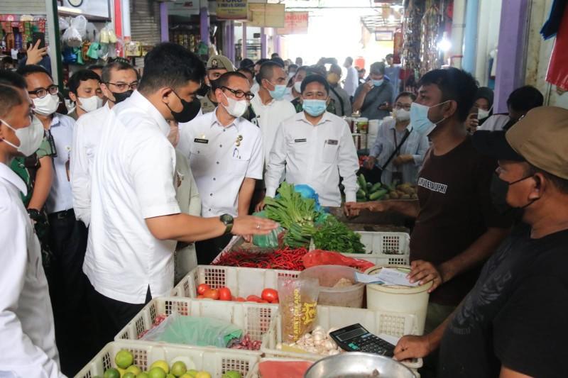 Tinjau Pasar Tradisional Sei Sikambing, Wali Kota Medan Temukan Harga Cabai Rawit Melambung Tinggi