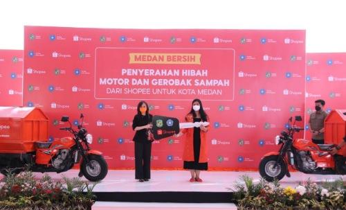 TP PKK Kota Medan Menerima Hibah Motor & Gerobak Sampah Dari Shopee