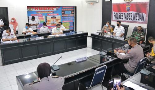 Wali Kota Medan Ikutin Rakor Lintas Sektoral Dalam Rangka Persiapan Pengamanan Menjelang Idul Fitri 1442 H Secara Virtual