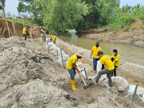 Dinas PU Medan Bangun Tanggul Setinggi Enam Meter Di TPU Kristen Simalingkar B