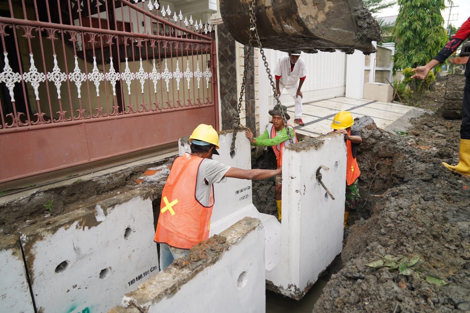 Cegah Terjadinya Genangan Air, Dinas SDABMBK Kota Medan Tingkatkan Saluran Drainase Jalan Suka Terang