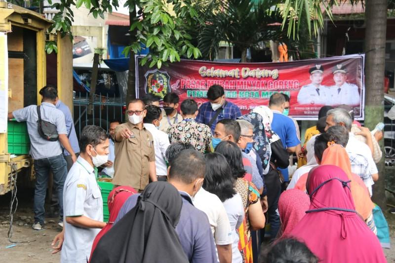 Pemko Medan Gelar Operasi Pasar Minyak Goreng, Warga : Terima Kasih Pak Wali Kota