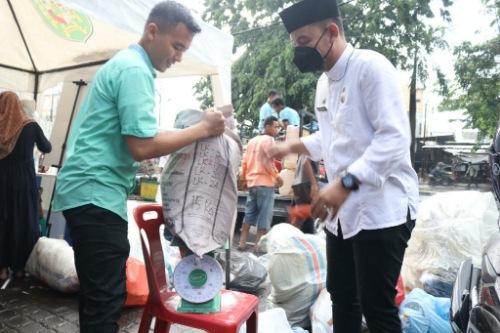 Program Sedekah Sampah di Medan Barat,  610 Kg Sampah Terhimpun, 400 Paket Takjil Dibagi Gratis