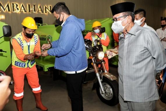 Terima CSR Becak Sampah, Wali Kota Medan : Ini Bermanfaat Untuk Penanganan Kebersihan Yang Lebih Masif