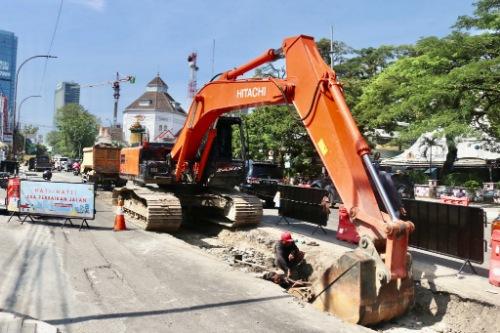 Beri Kenyamanan Pengguna Jalan, Bobby Nasution Benahi Subdrain Sekaligus Muluskan Jalan Balaikota