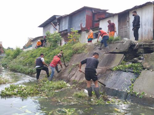 Wujudkan Program Prioritas, Kecamatan Medan Petisah Rutin Gelar Gotong Royong di Sungai Sei Putih