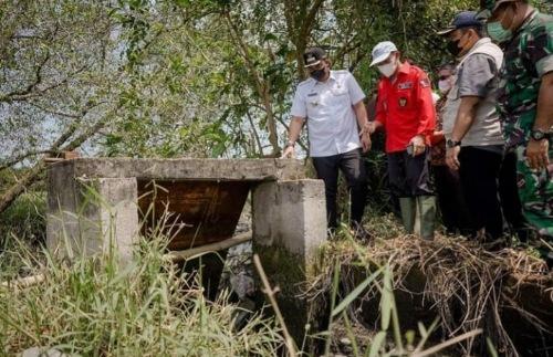 Atasi Permasalahan Banjir, Dinas PU Kota Medan Lakukan Pembersihan Parit AMD Dan MUDP