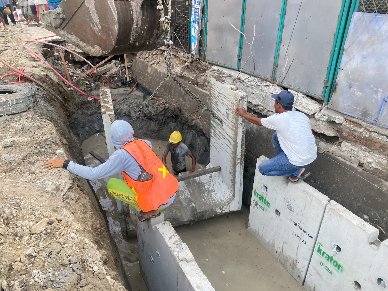 Dinas SDABMBK Kota Medan Pasang U-Ditch Sepanjang 931 Meter Untuk Atasi Genangan Air di Jalan Bahagia By Pass