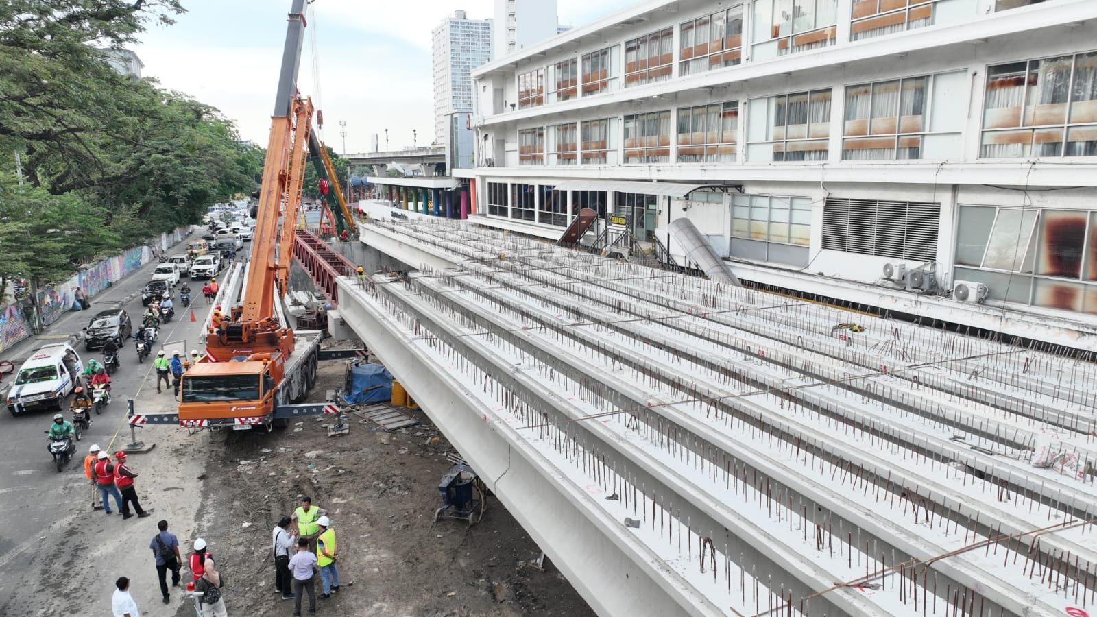 Urai Kemacetan, Overpass Jalan Stasiun Pecah Arus Lalu Lintas dan Jadi Drop Off Penumpang Kereta Api