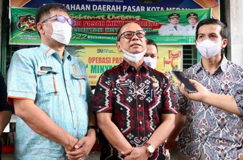 Pemko Medan Bersama PTPN IV Operasi Pasar Minyak Goreng di Pusat Pasar