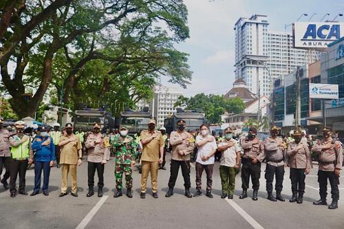 Wali Kota dan Kapolrestabes Medan Lepas Petugas Penyemprotan Disinfektan Skala Besar