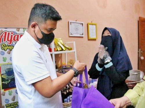 Bobby Nasution Kunjungi Pelaku UMKM Teh Telang, Siti Mira Rachmi : Terimakasih Pak Wali Kota Medan