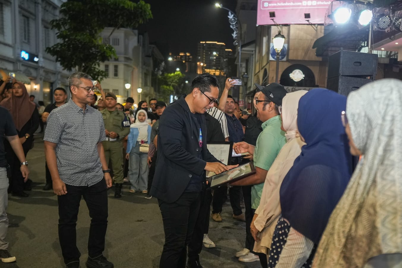 Serahkan Sertifikat HKI, Rico Waas Pelaku Ekraf Naik Tingkat