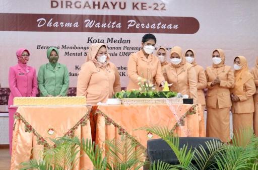 Kahiyang Ayu Hadiri Peringatan HUT Ke - 22 Dharma Wanita Persatuan