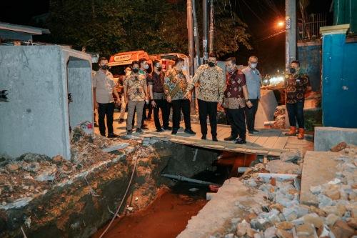 Bobby Nasution Tinjau Pemasangan U-Ditch Jalan Sei Belutu, Dinas PU Janji 10 Hari Selesai