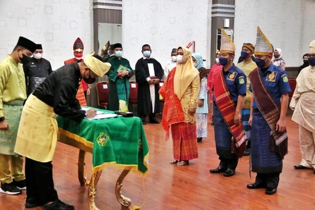 Wali Kota Medan Melantik dan Mengukuhkan 95 Orang Pejabat Struktural dan Fungsional Di Pemko Medan