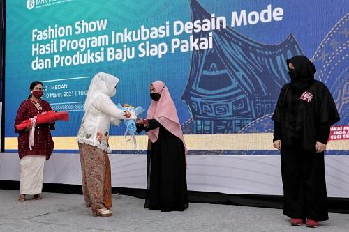 Dekranasda Kota Medan Apresiasi Fashion Show Program Inkubasi Desain Mode dan Produksi Baju Siap Pakai