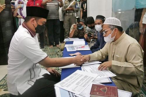 Wali Kota Medan Tunaikan Zakat Fitrah Di Masjid Istiqomah, Kec. Medan Denai