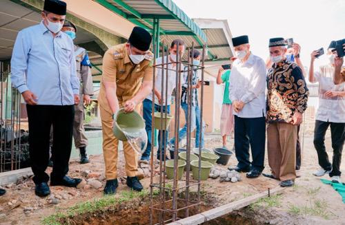 Bobby Nasution Letakkan Batu Pertama Renovasi Masjid Quatul Muslimin