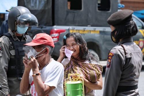 Tak Kenal Libur, Petugas Satgas Covid-19 Tetap Patroli Prokes dan Pengawasan PPKM Mikro