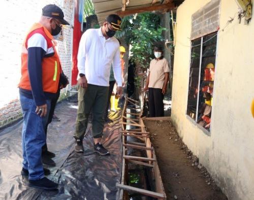 Bobby Nasution Tinjau Pembetonan Gang Kolam Tanjung Mulia Hilir Medan Deli