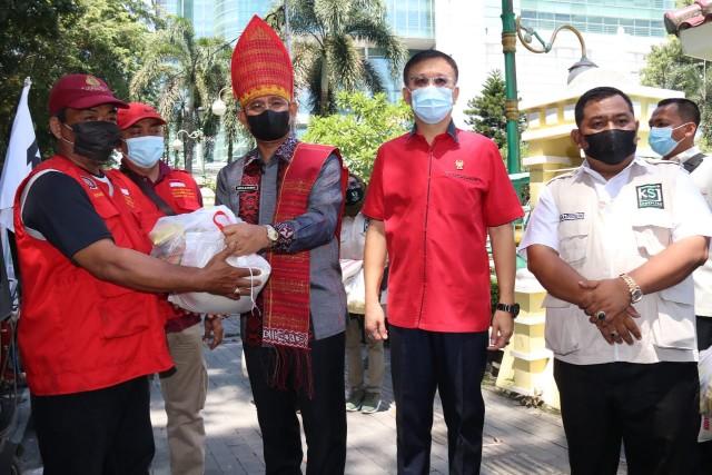 Pemko Medan Apresiasi Bakti Sosial Berbagi Sembako Bersama Pengemudi Betor