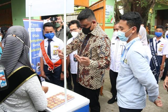 Bobby Nasution Launching Gerakan Menabung Sampah Di Bank Sampah Sekolah