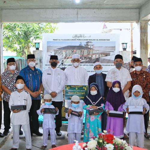 Safari Ramadhan, Pemko Medan Santuni Anak Yatim Piatu dan Beri Bantuan Untuk Masjid Al Khairiyah