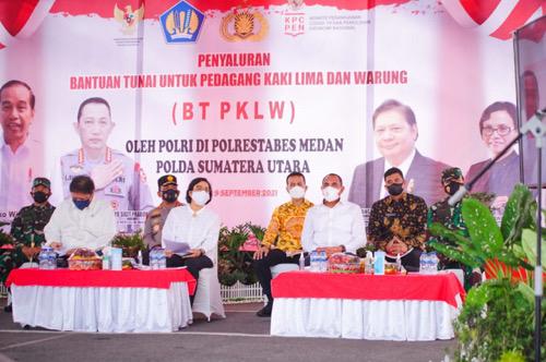 Wali Kota Medan Hadiri Penyaluran BT PKLW dari Pemerintah Pusat