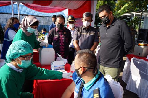 Wali Kota Medan Tinjau Pelaksanaan Vaksinasi Covid-19 Untuk Pengguna Angkutan di Terminal Amplas