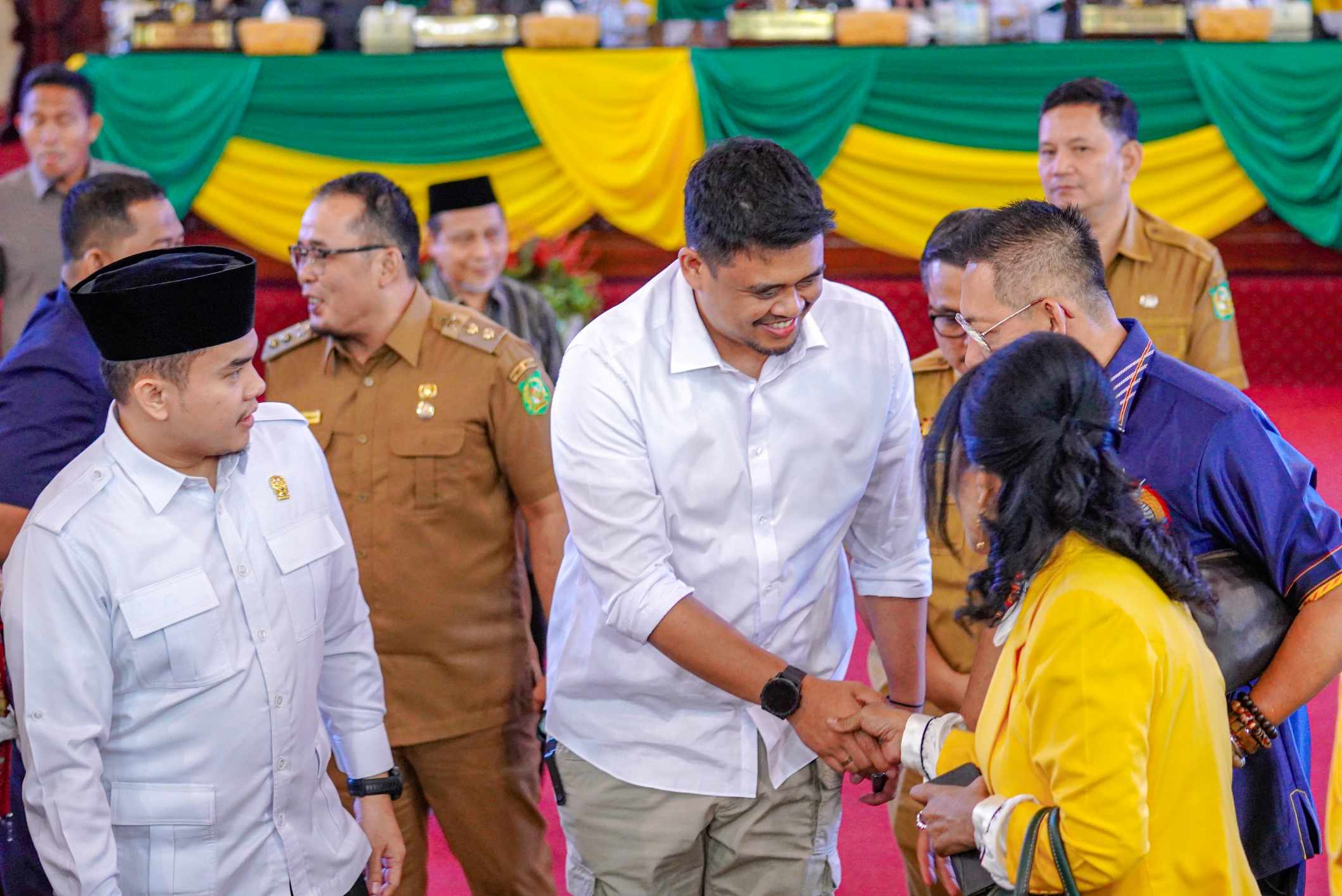 Bobby Nasution Hadiri Paripurna Pemandangan Umum Fraksi DPRD Terkait Perubahan Perda No.3/2009