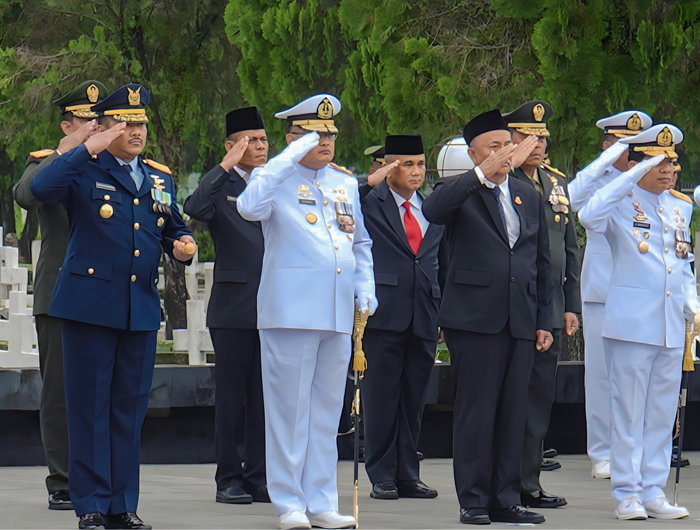 HUT ke-78 TNI, Wali Kota Ikuti Upacara Ziarah Nasional di TMP Bukit Barisan