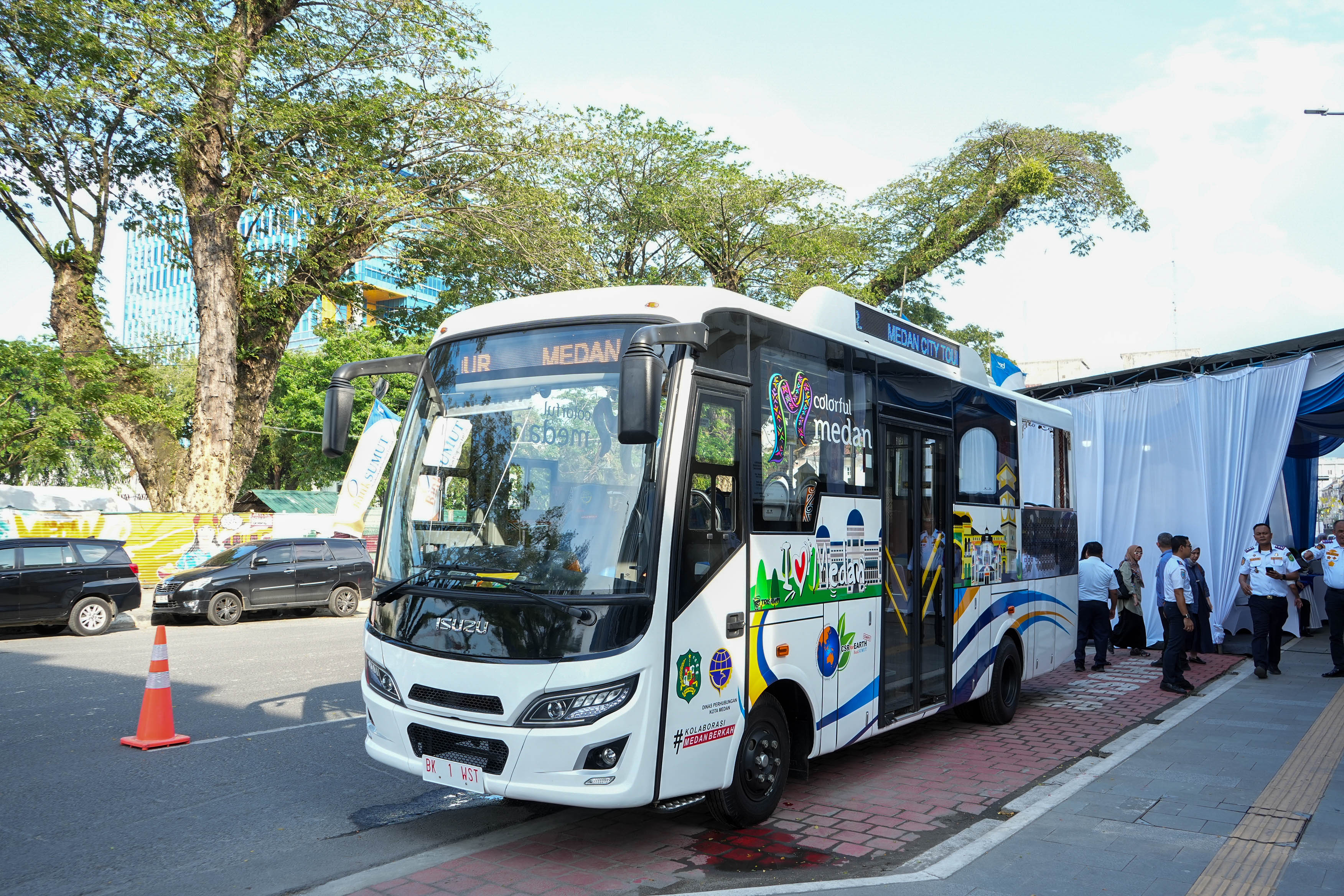 Permudah Masyarakat Kenali Sejarah Medan, Bobby Nasution Luncurkan Bus Wisata