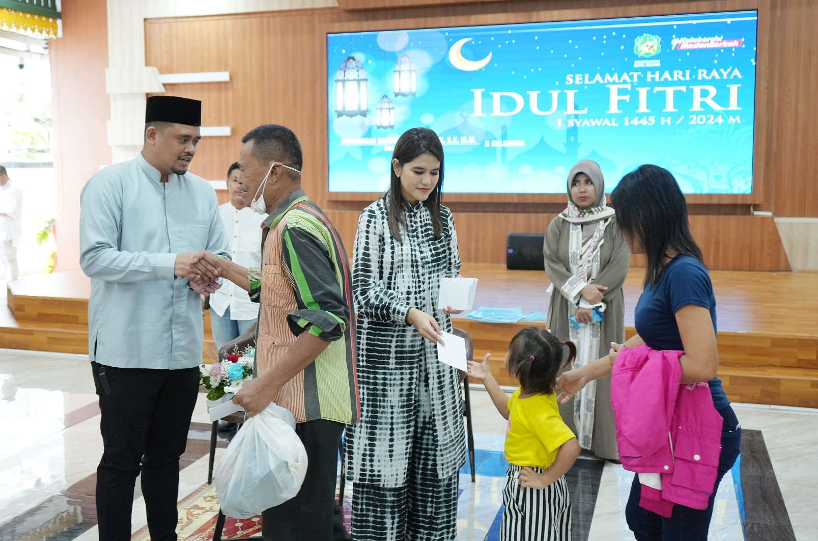 Wali Kota Medan Gelar Open House Hari Raya Idulfitri 1445H, Ratusan Masyarakat Padati Rumah Dinas Wali Kota