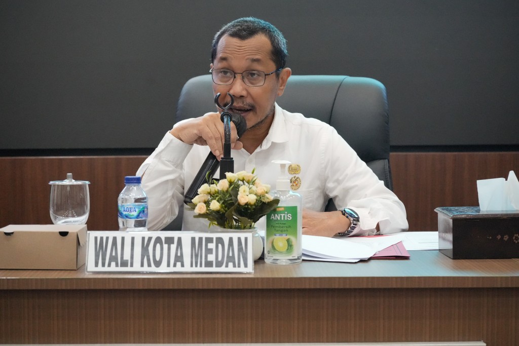 Kesemrawutan Kabel Telekomunikasi Rusak Keindahan Kota dan Ancam Keselamatan Warga