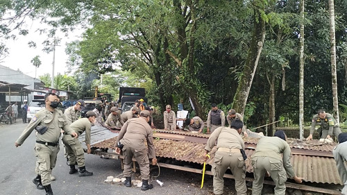 Penertiban Bangunan Diatas Drainase Terus Berlanjut, Tim Gabungan Satpol PP Bongkar 3 Bangunan Liar di Medan Tuntungan