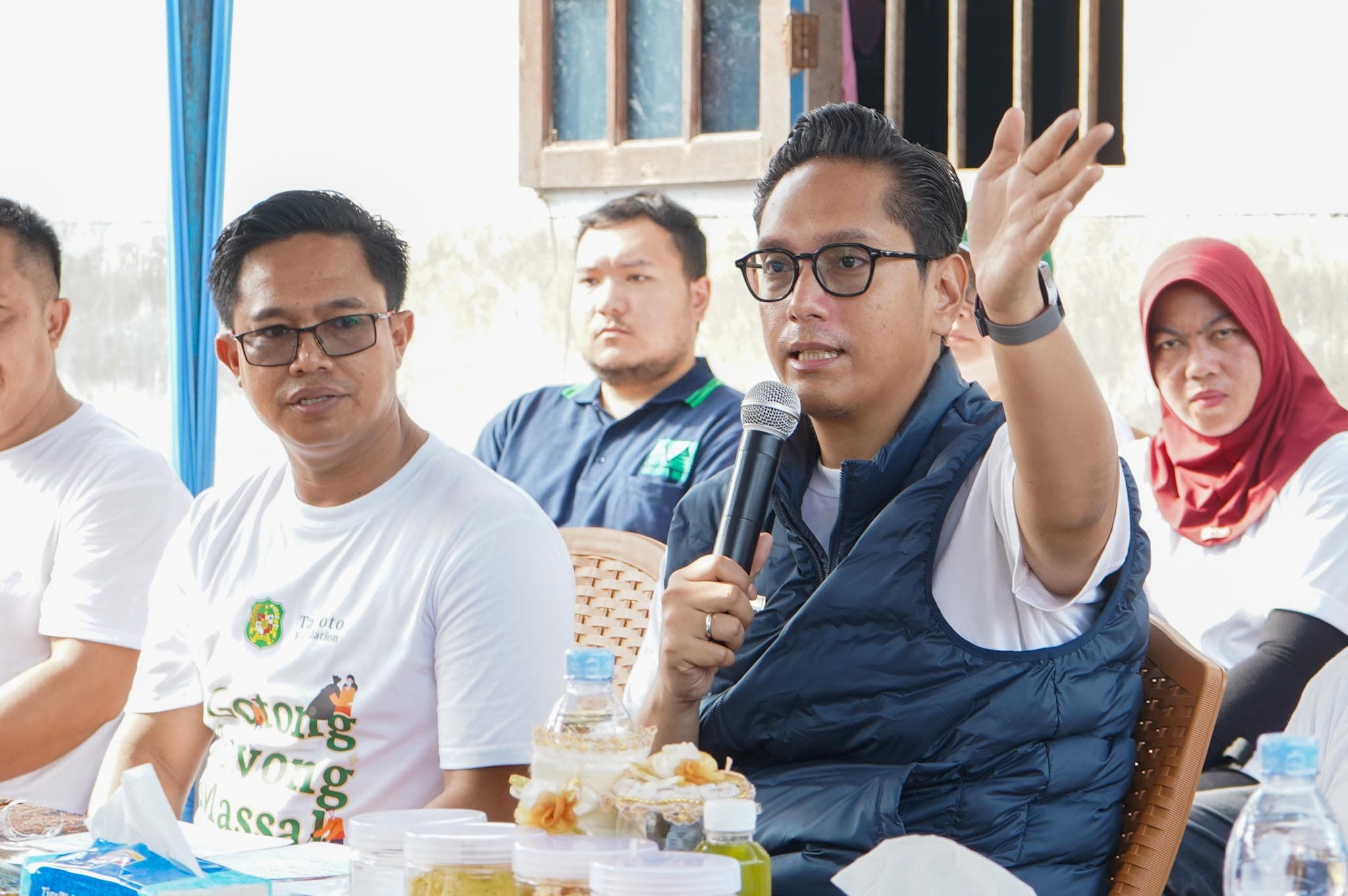 Gotong Royong dan Serap Aspirasi Warga Belawan, Rico Waas Minta Perusahaan Pekerjakan Warga Setempat