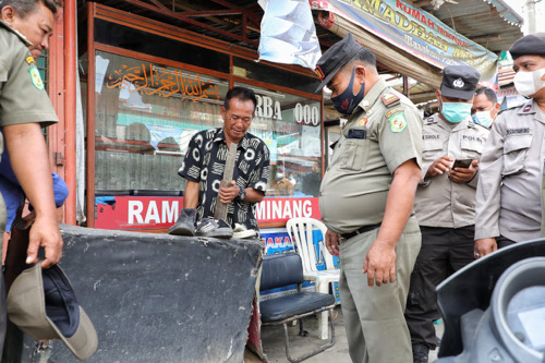 Ciptakan Ketertiban dan Kenyamanan, Satpol PP Lakukan Penertiban PKL di sekitar Pasar Perumnas Helvetia