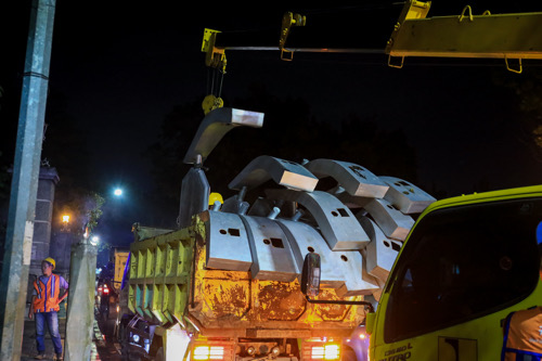 Pemko Medan Bongkar Lampu Jalan Proyek Penataan Lanskap Usai Pengembalian Uang Pembayaran Diterima