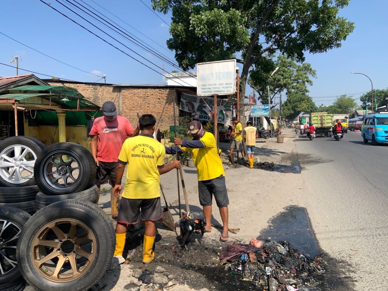 Pemko Medan Normalisasi Drainase Di Jalan Letda Sujono