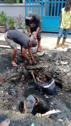 Atasi Permasalahan Banjir Guna Wujudkan Program Prioritas Bobby Nasution, Kecamatan Medan Johor Rutin Normalisasi Drainase