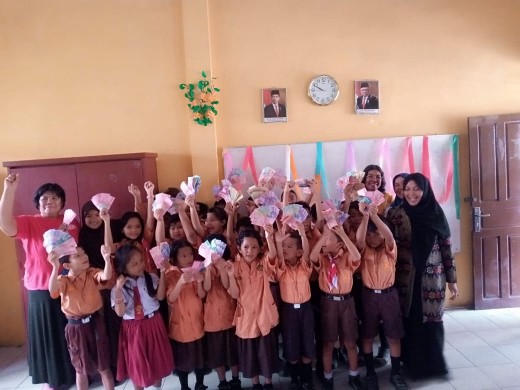 Pemko Medan Salurkan Bantuan Untuk Siswa Kurang Mampu