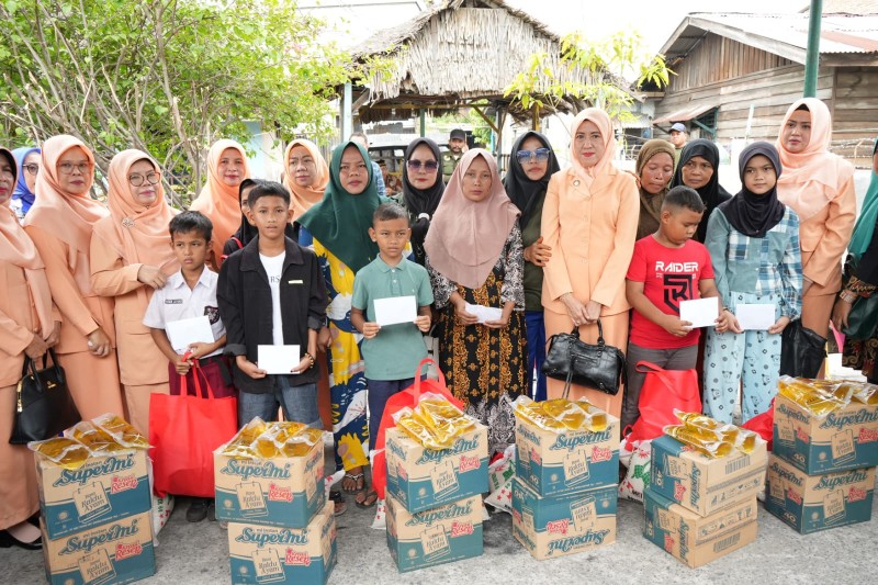 Dharma Wanita Persatuan Dinas Pendidikan dan Kebudayaan Kota Medan Serahkan Bantuan Kepada Korban Kebakaran & Korban Begal Di Belawan