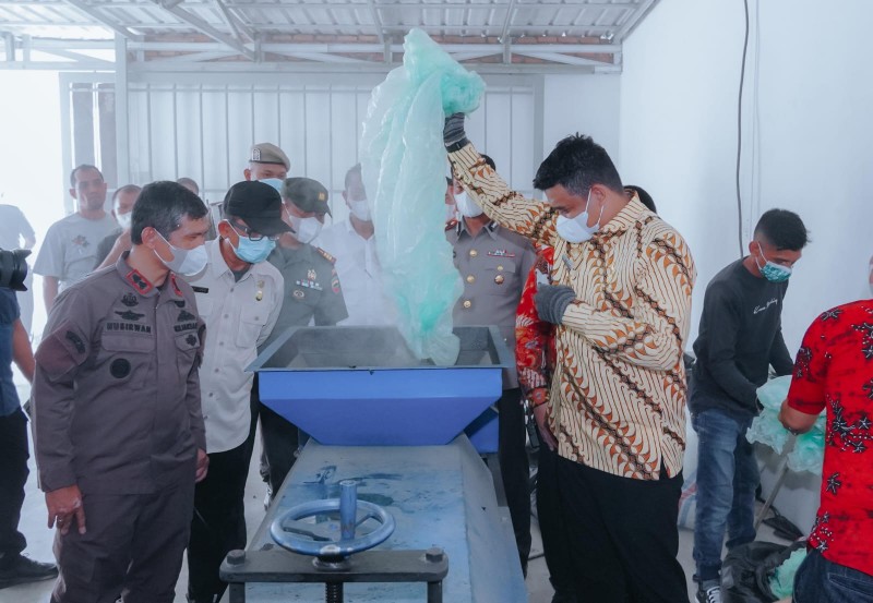 Pusat Daur Ulang Sampah Plastik di Belawan Hasilkan Produk Tiang Lampu Taman