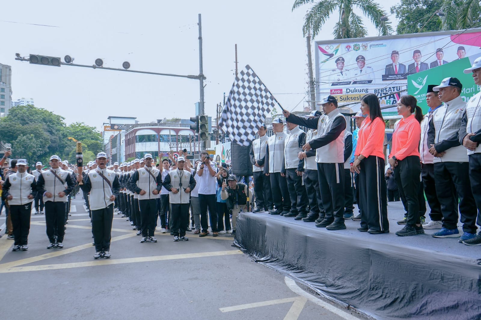 Terima Api PON XXI, Bobby Nasution Ajak Warga dan Jajaran Pemko Medan Jadi Tuan Rumah yang Baik