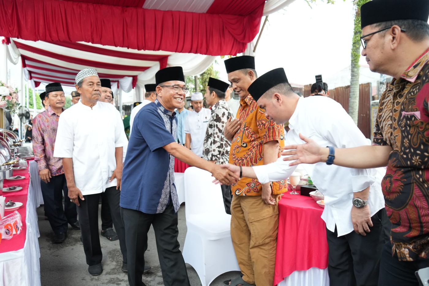 Safari Ramadan Ke Masjid Al-Ikhsaniyah, Wakil Wali Kota Medan : Infaq Masjid Harus Dibagi Kepada Yang Membutuhkan