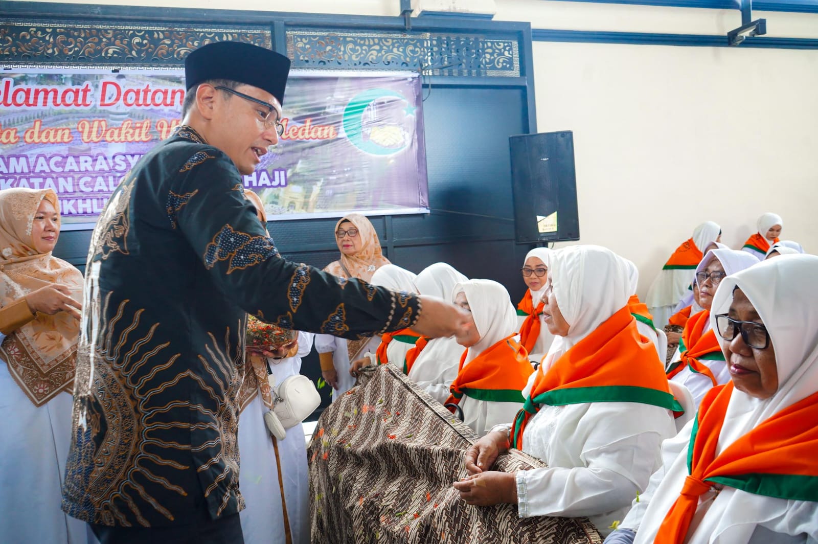 Rico Waas Tepungtawari Calhaj KBIHU Al-Mukhlisin